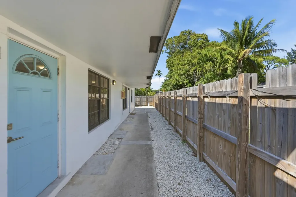 629 NE 36th Street Oakland Park FL 33334