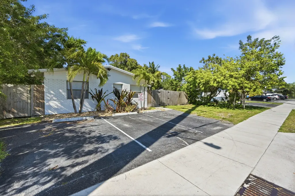 629 NE 36th Street Oakland Park FL 33334