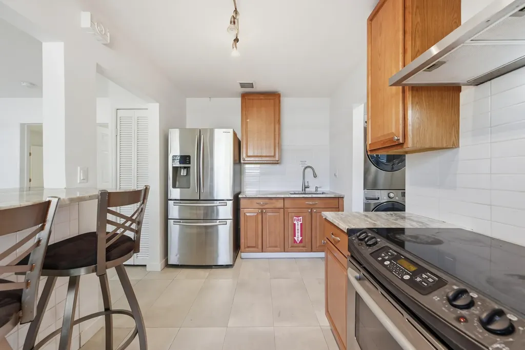 629 NE 36th Street Oakland Park FL 33334