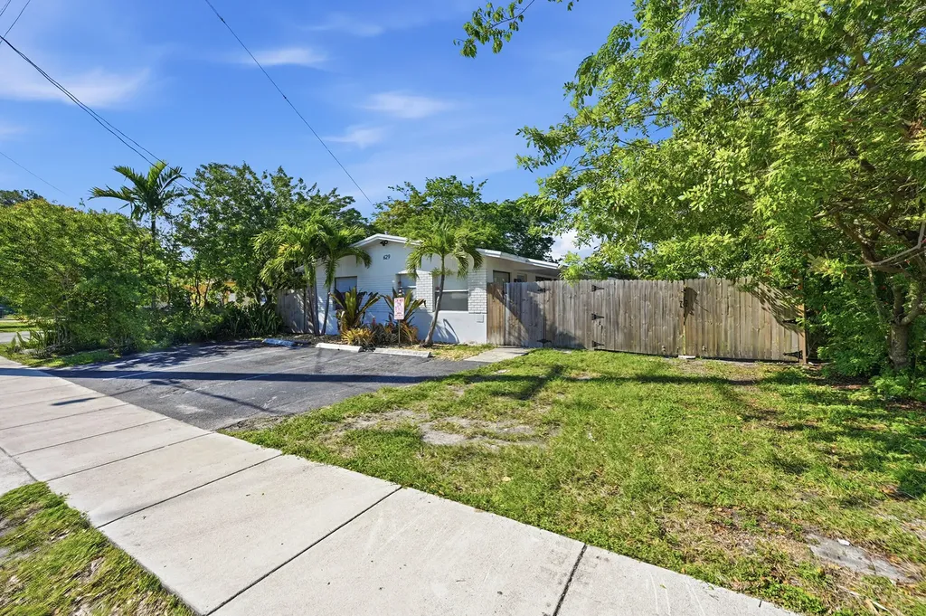 629 NE 36th Street Oakland Park FL 33334