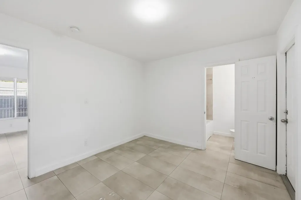 629 NE 36th Street Oakland Park FL 33334