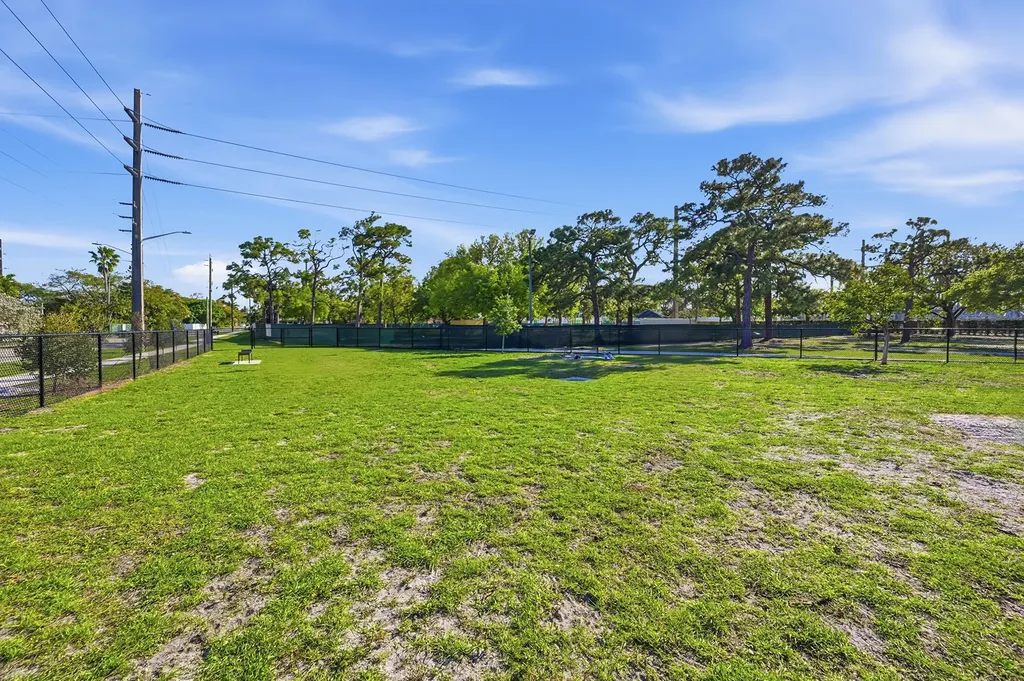 629 NE 36th Street Oakland Park FL 33334