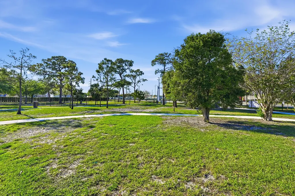 629 NE 36th Street Oakland Park FL 33334