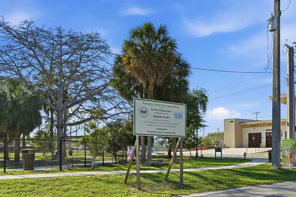 629 NE 36th Street Oakland Park FL 33334