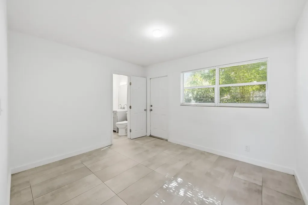 629 NE 36th Street Oakland Park FL 33334