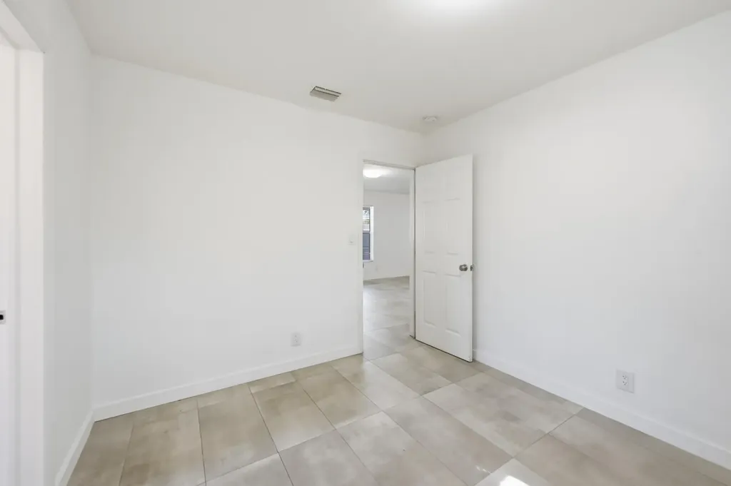 629 NE 36th Street Oakland Park FL 33334