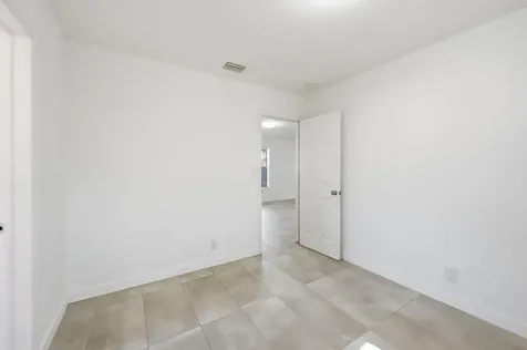 629 NE 36th Street Oakland Park FL 33334
