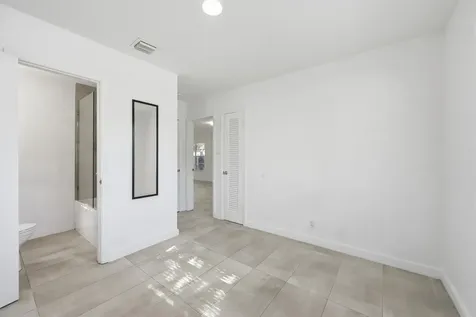 629 NE 36th Street Oakland Park FL 33334