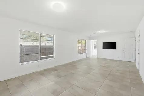 629 NE 36th Street Oakland Park FL 33334