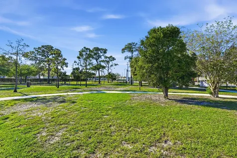 629 NE 36th Street Oakland Park FL 33334