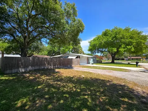 330 Barraclough Street Fort Pierce FL 34982