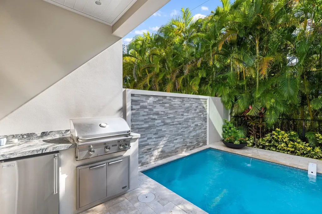 444 NE Wavecrest Way Boca Raton FL 33432
