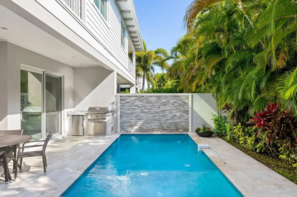 444 NE Wavecrest Way Boca Raton FL 33432