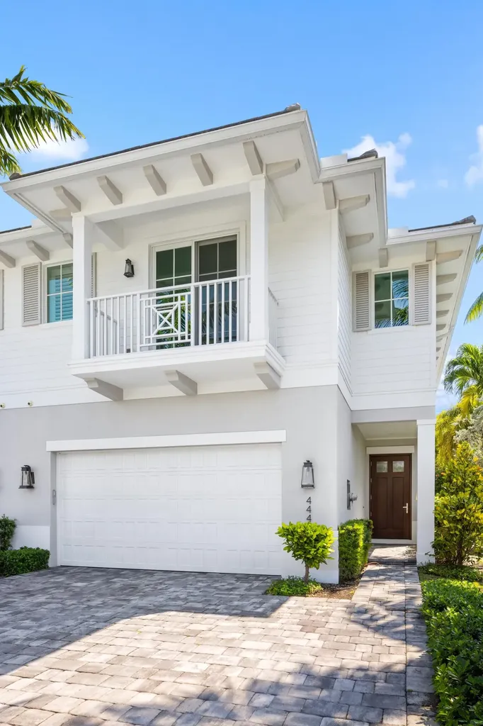 444 NE Wavecrest Way Boca Raton FL 33432