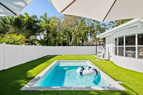 698 W Camino Boca Raton FL 33486