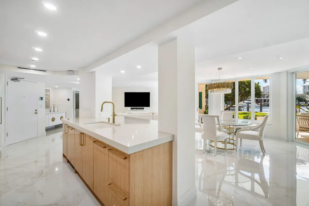 100 SE 5th Avenue Boca Raton FL 33432
