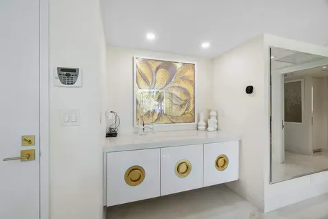100 SE 5th Avenue Boca Raton FL 33432