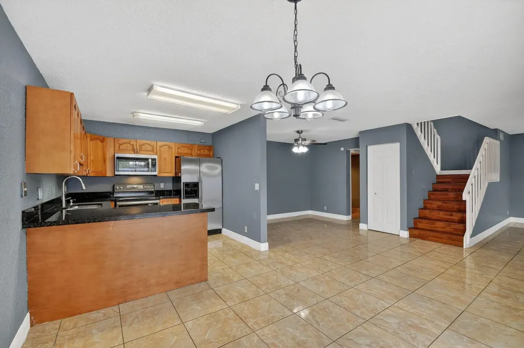 320 Woodland Road Palm Springs FL 33461
