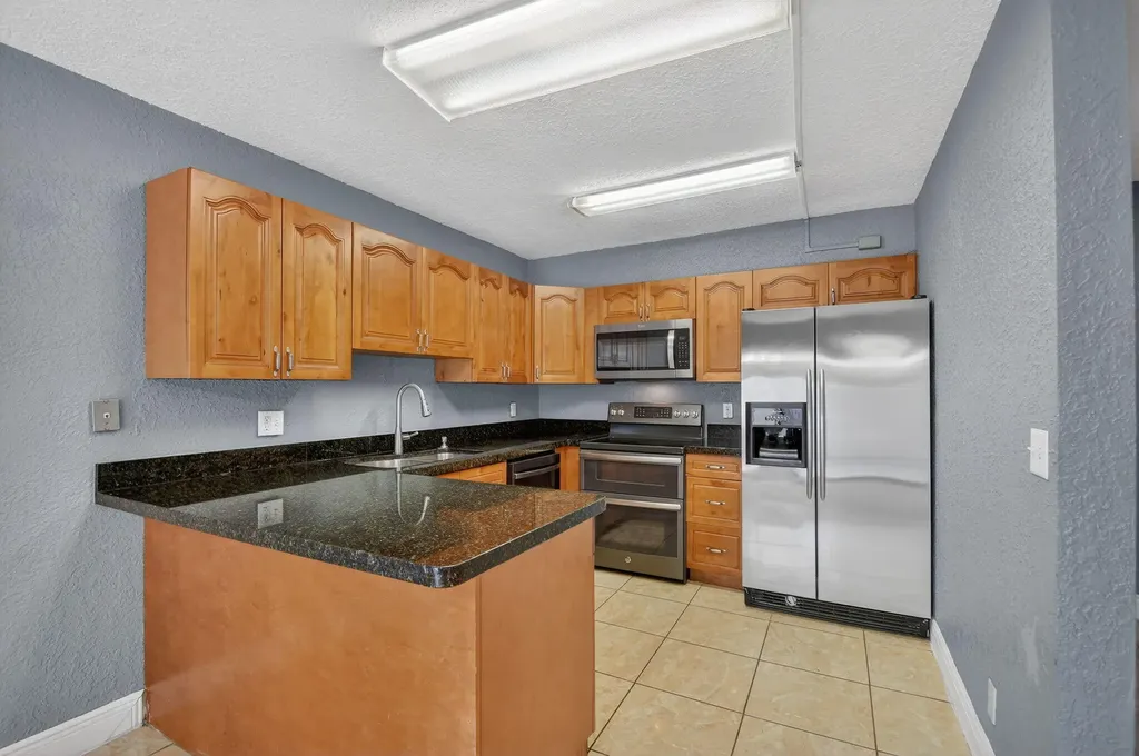 320 Woodland Road Palm Springs FL 33461