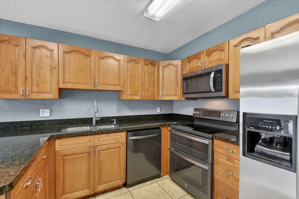 320 Woodland Road Palm Springs FL 33461