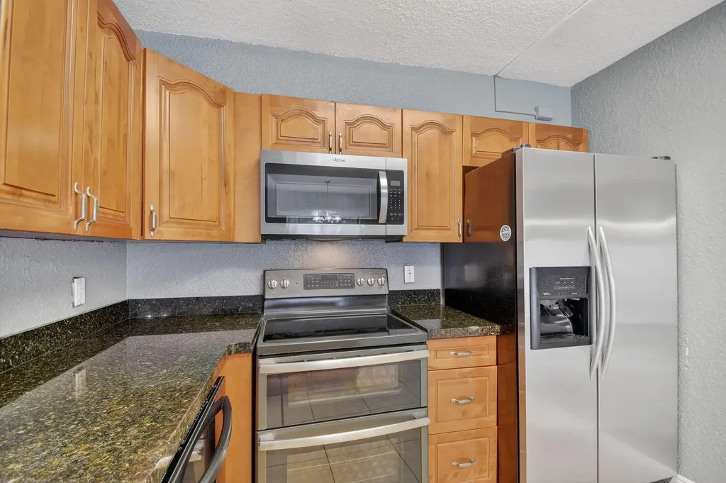 320 Woodland Road Palm Springs FL 33461