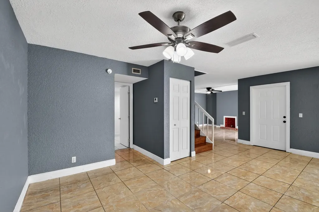 320 Woodland Road Palm Springs FL 33461