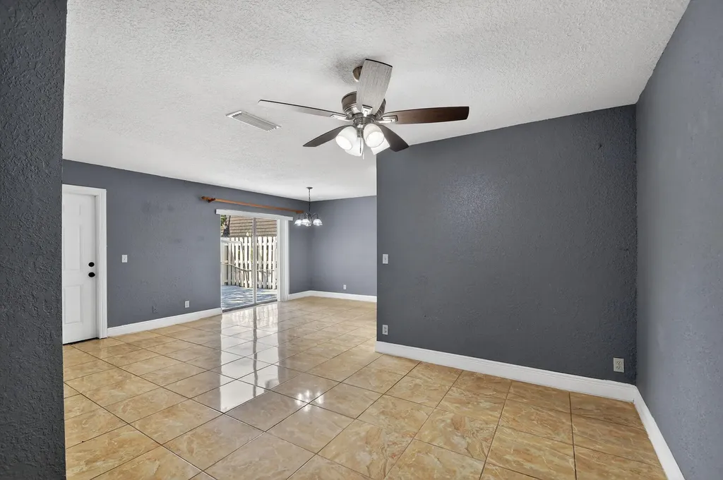 320 Woodland Road Palm Springs FL 33461