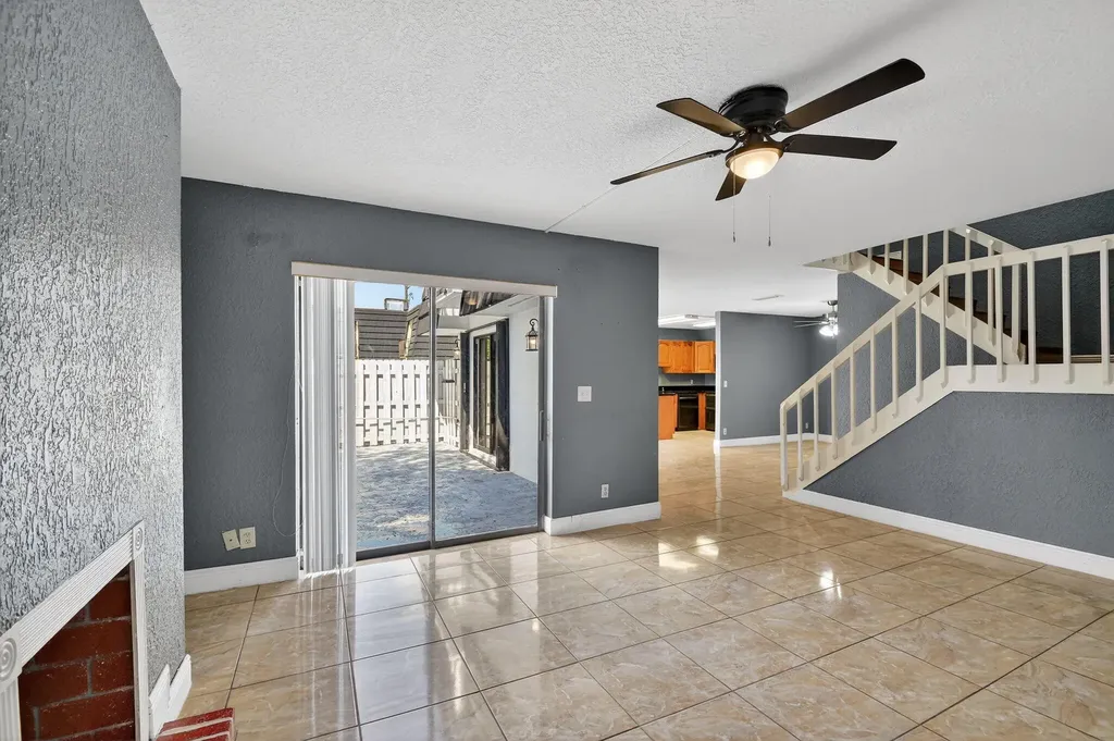 320 Woodland Road Palm Springs FL 33461