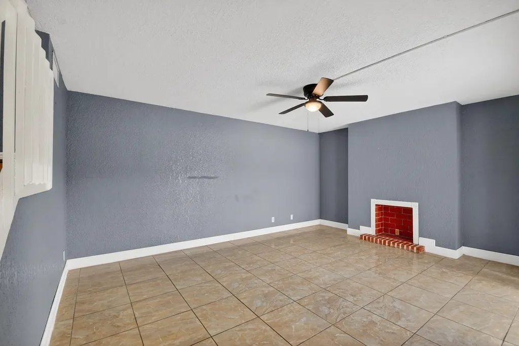 320 Woodland Road Palm Springs FL 33461