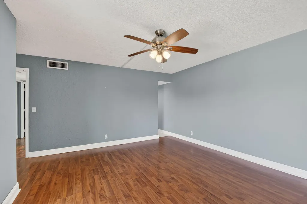 320 Woodland Road Palm Springs FL 33461