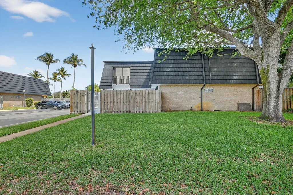 320 Woodland Road Palm Springs FL 33461