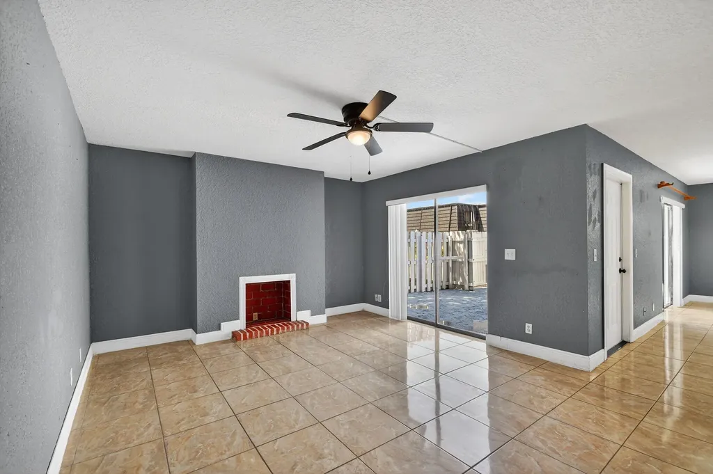 320 Woodland Road Palm Springs FL 33461