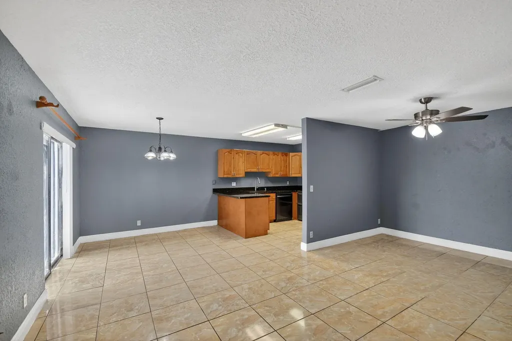 320 Woodland Road Palm Springs FL 33461