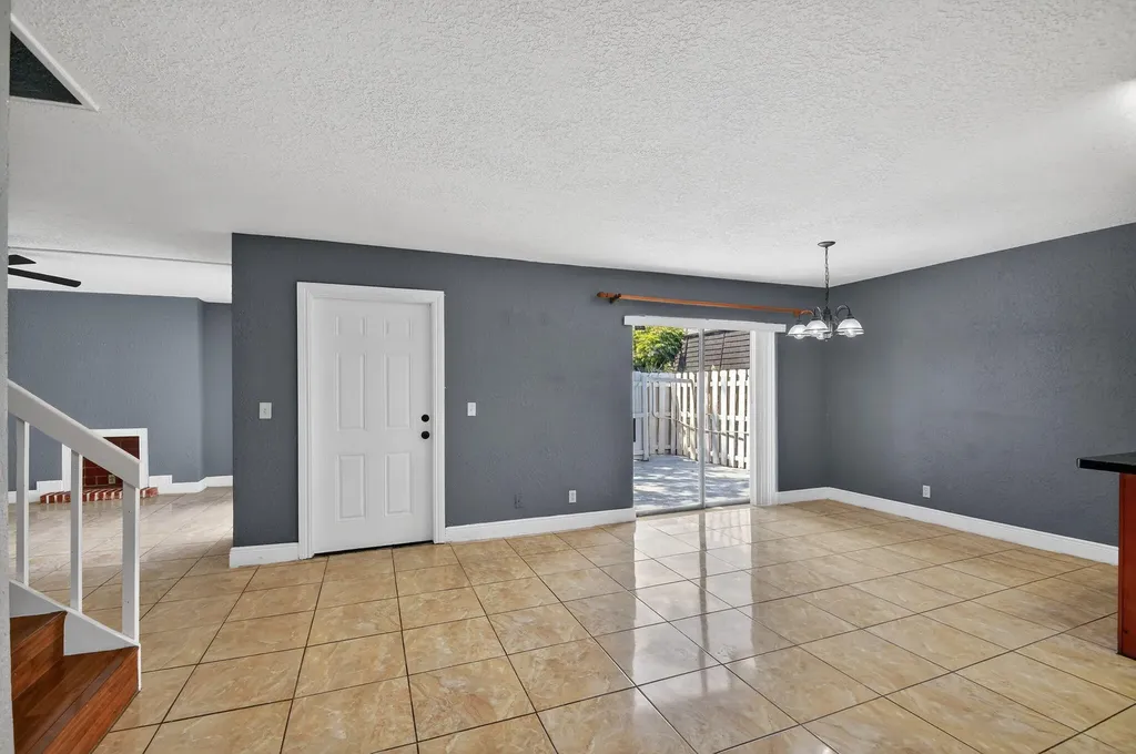 320 Woodland Road Palm Springs FL 33461
