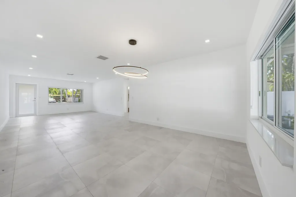 2001 NE 17th Way Fort Lauderdale FL 33305