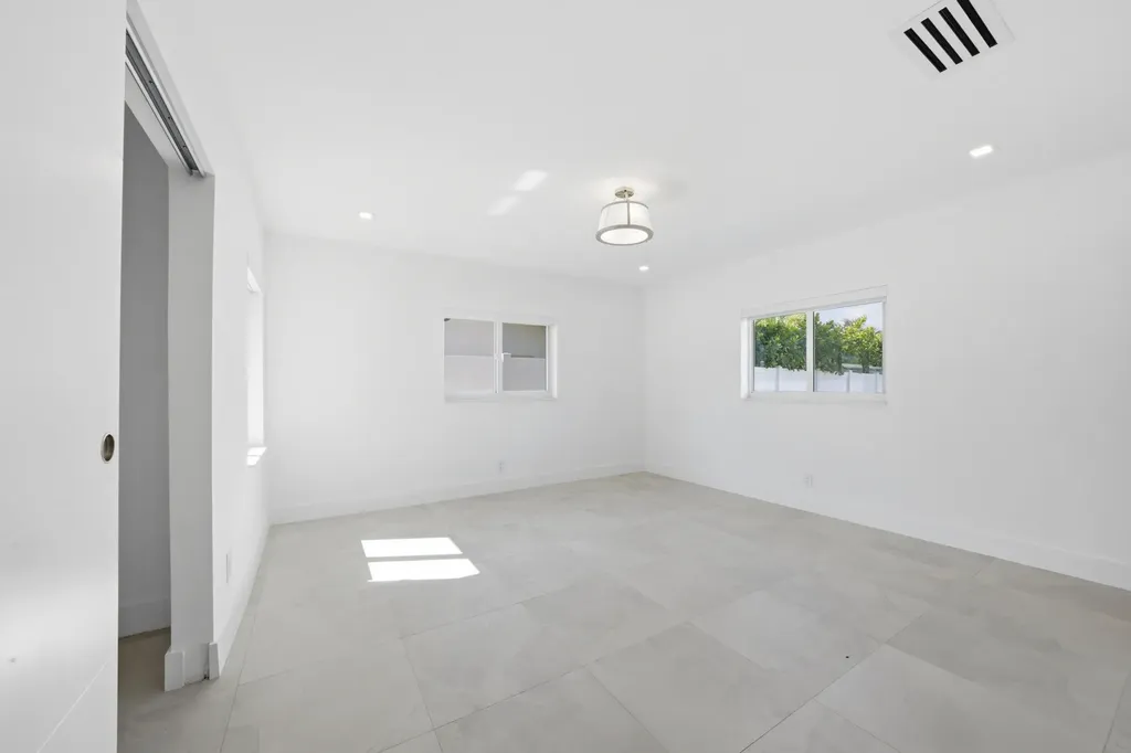 2001 NE 17th Way Fort Lauderdale FL 33305