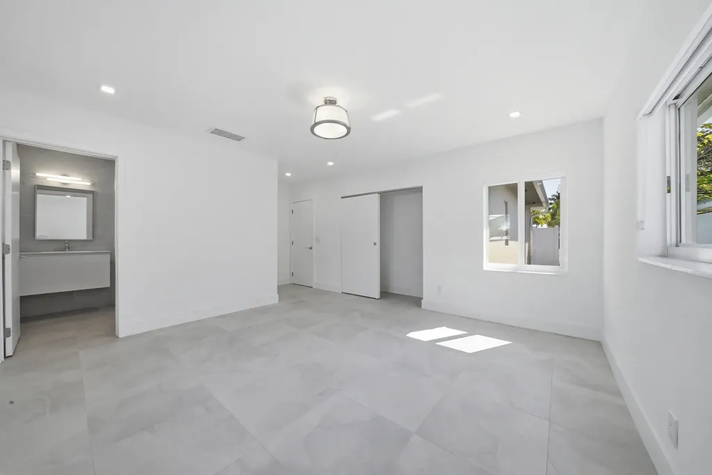 2001 NE 17th Way Fort Lauderdale FL 33305
