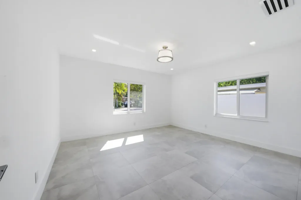 2001 NE 17th Way Fort Lauderdale FL 33305