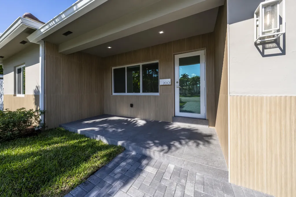 2001 NE 17th Way Fort Lauderdale FL 33305