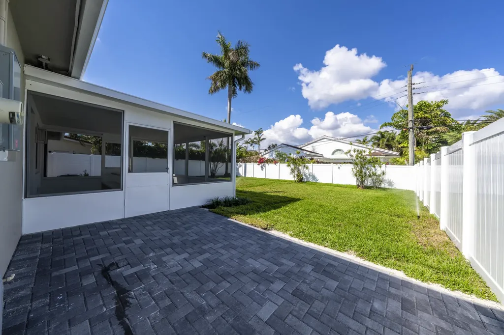 2001 NE 17th Way Fort Lauderdale FL 33305