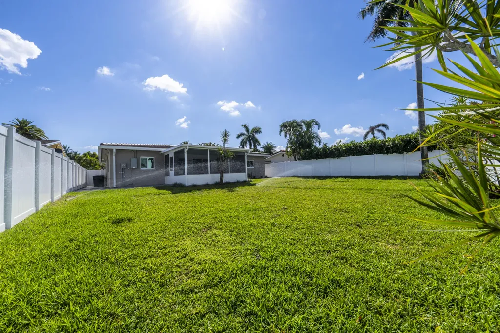 2001 NE 17th Way Fort Lauderdale FL 33305