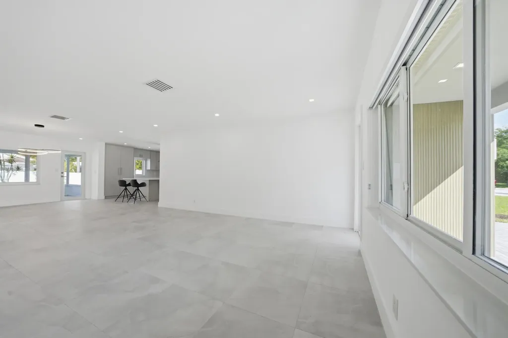 2001 NE 17th Way Fort Lauderdale FL 33305