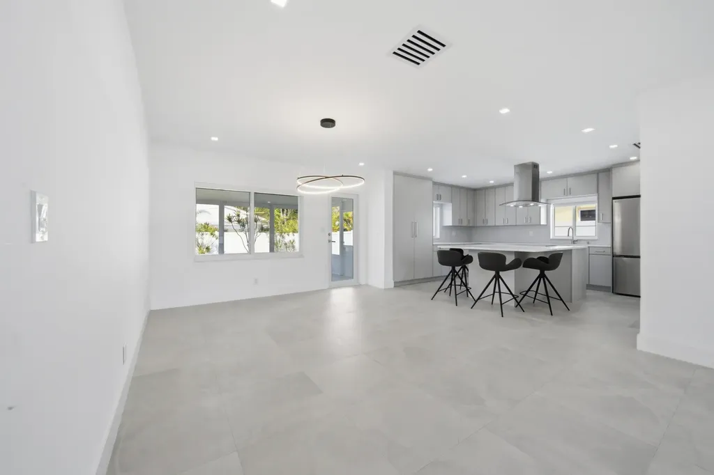 2001 NE 17th Way Fort Lauderdale FL 33305