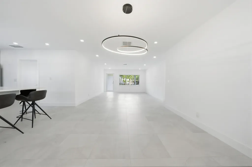 2001 NE 17th Way Fort Lauderdale FL 33305
