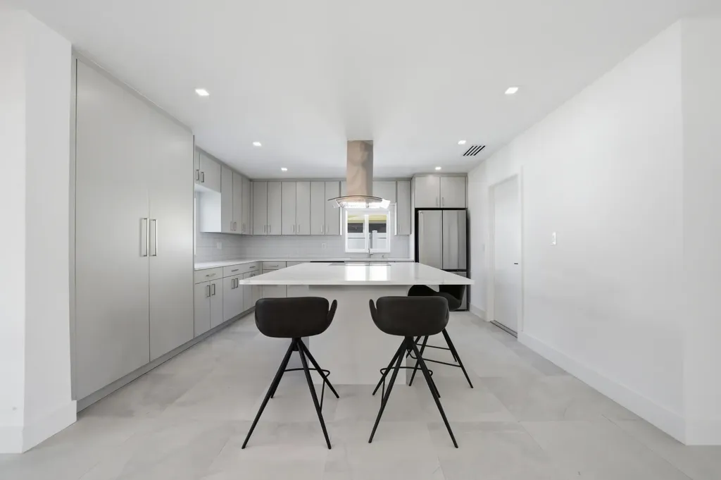 2001 NE 17th Way Fort Lauderdale FL 33305
