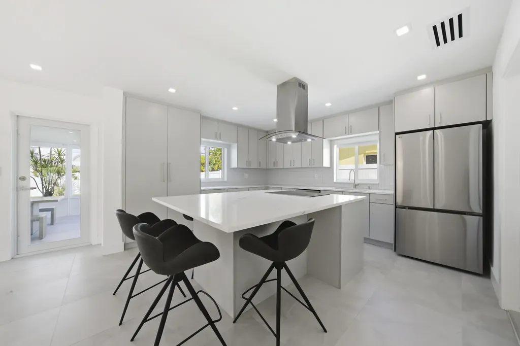 2001 NE 17th Way Fort Lauderdale FL 33305