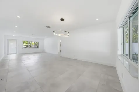 2001 NE 17th Way Fort Lauderdale FL 33305
