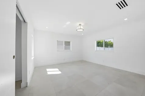 2001 NE 17th Way Fort Lauderdale FL 33305