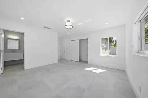 2001 NE 17th Way Fort Lauderdale FL 33305