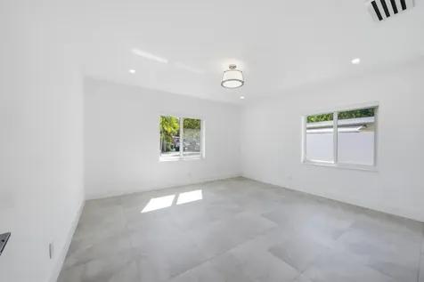 2001 NE 17th Way Fort Lauderdale FL 33305